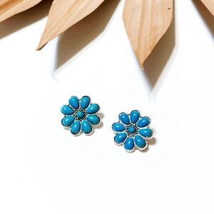 Blue flower stud earrings S307